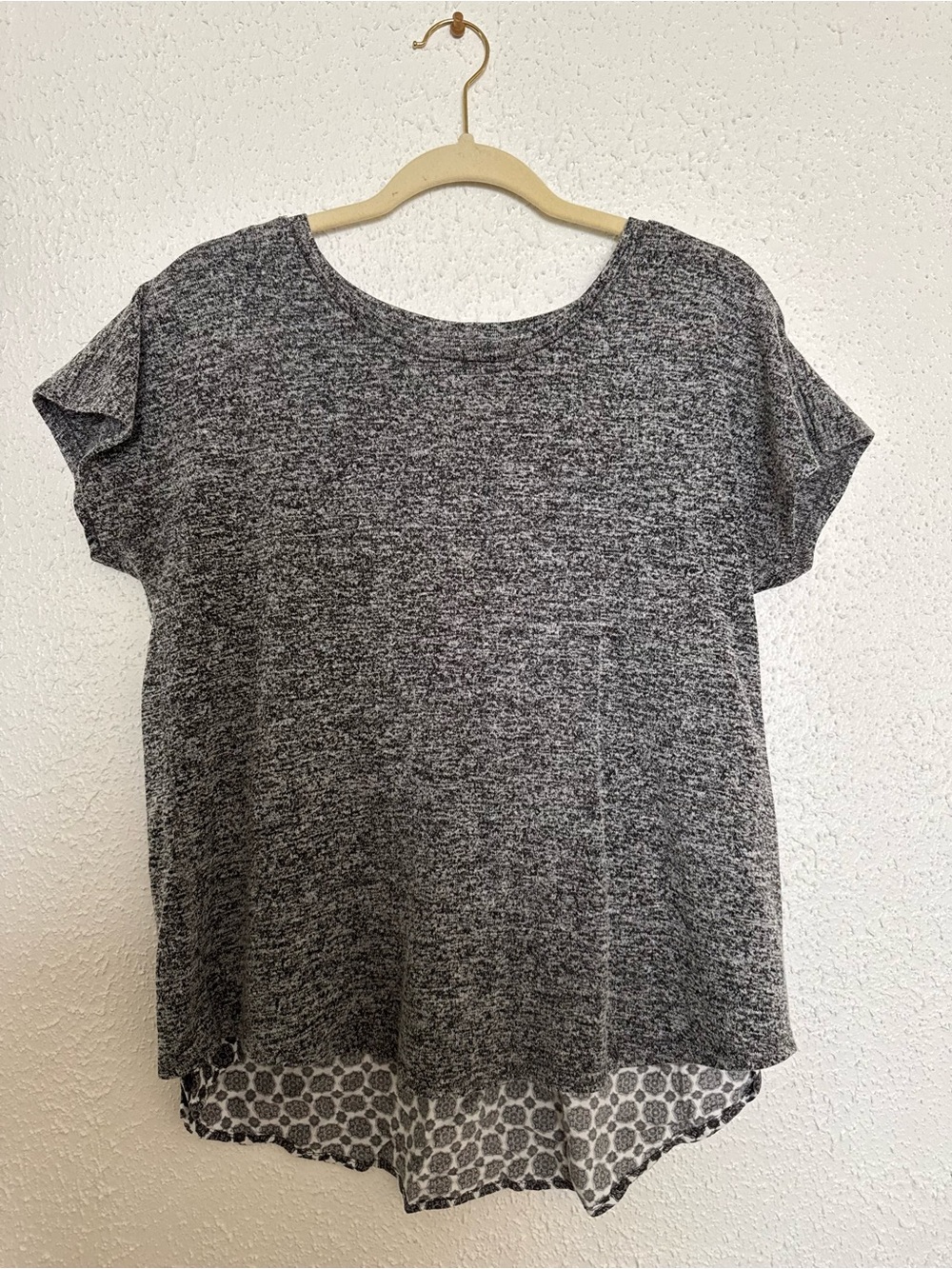 Max Jeans Heather Gray Short-Sleeve Top with Patterned Hem